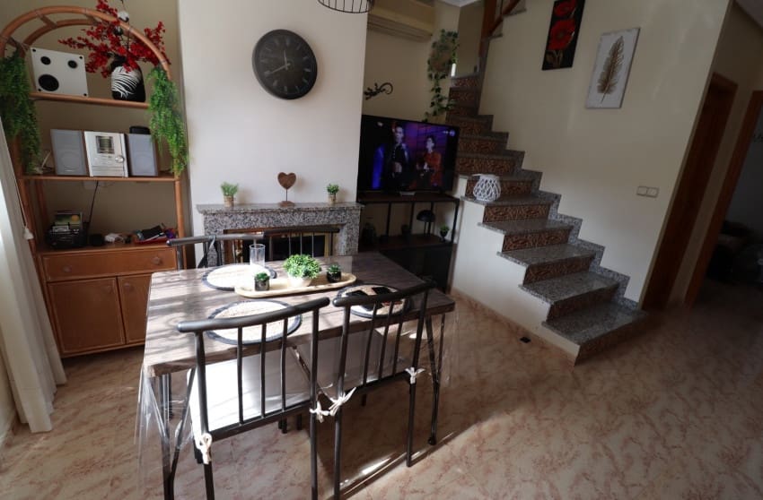 3 soveværelse Byhus til salg i Filipinas med swimmingpool garage - € 259.000 (Ref: 9263842)