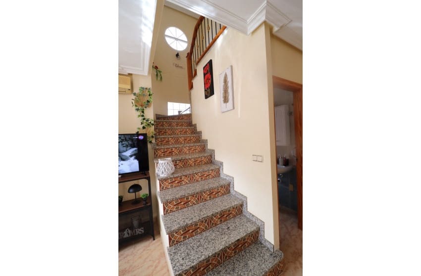 3 soveværelse Byhus til salg i Filipinas med swimmingpool garage - € 259.000 (Ref: 9263842)