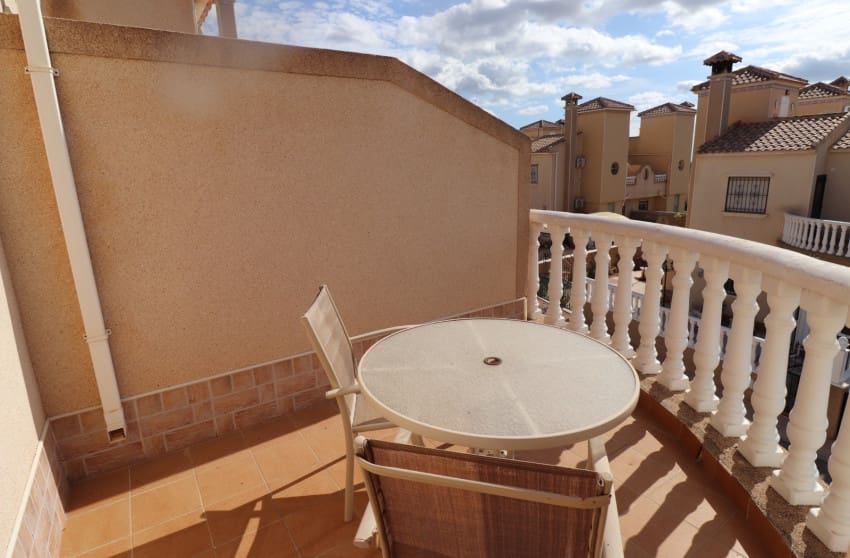 3 soveværelse Byhus til salg i Filipinas med swimmingpool garage - € 259.000 (Ref: 9263842)