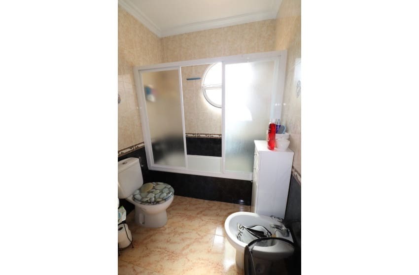 3 soveværelse Byhus til salg i Filipinas med swimmingpool garage - € 259.000 (Ref: 9263842)