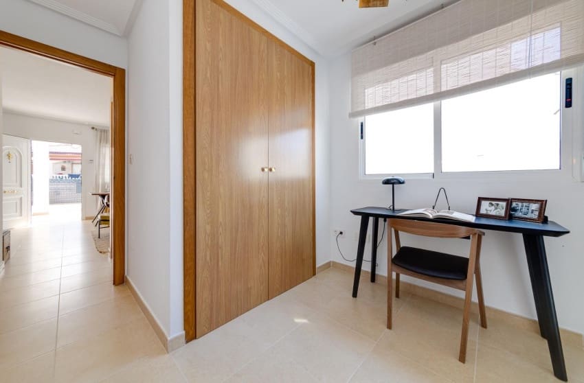 3 slaapkamer Villa te koop in San Fulgencio met zwembad - € 275.000 (Ref: 9289757)