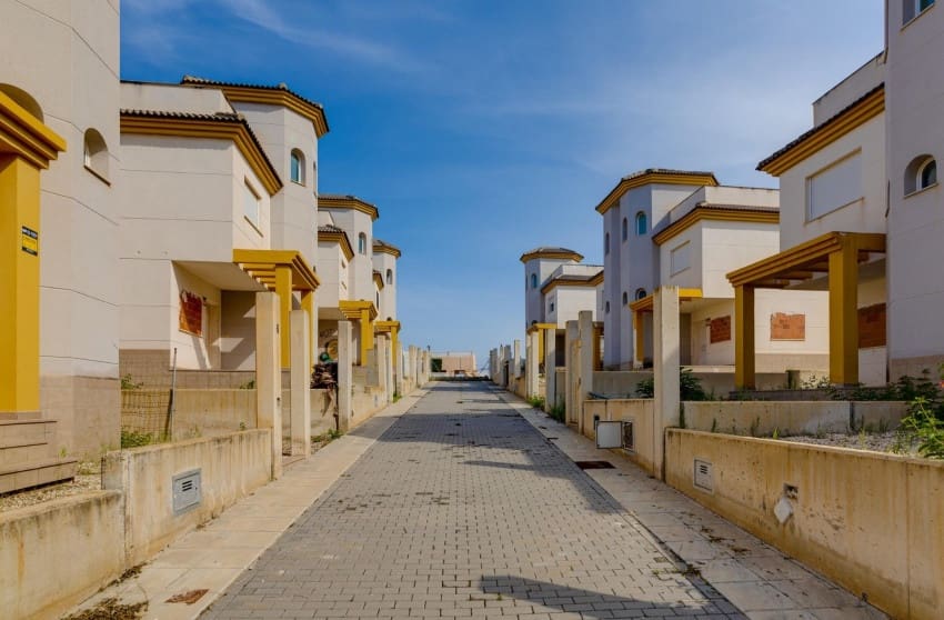 3 slaapkamer Villa te koop in San Fulgencio met zwembad - € 275.000 (Ref: 9289757)