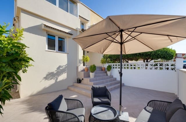 3 makuuhuone Omakotitalo myytävänä paikassa La Florida, Orihuela mukana uima-altaan - 279 000 € (Ref: 9289758)