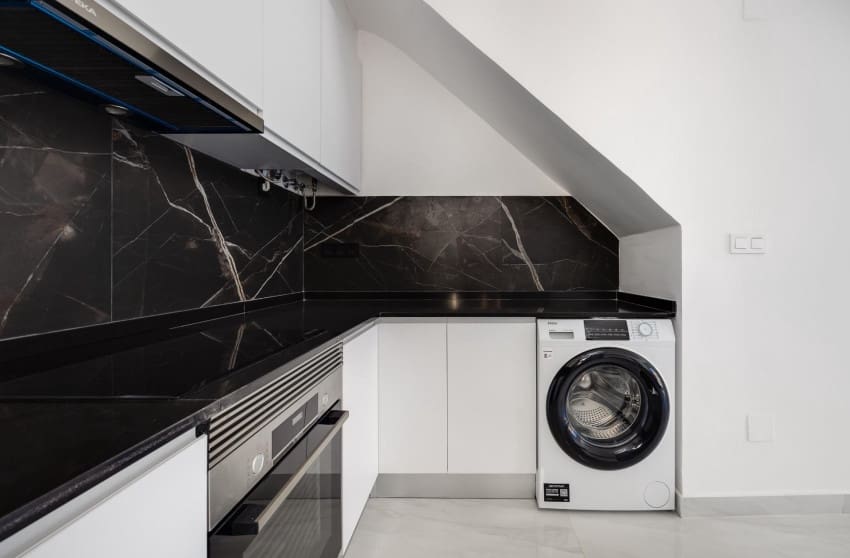 2 soverom Penthouse til salgs i El Limonar med svømmebasseng - € 150 000 (Ref: 9289759)