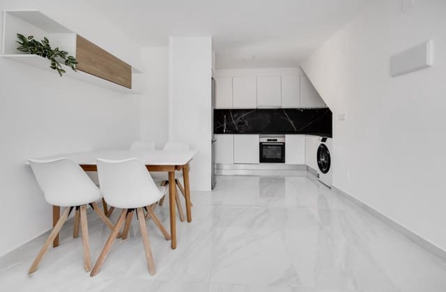 2 sypialnia Penthouse na sprzedaż w El Limonar, Torrevieja z basenem - 150 000 € (Ref: 9289759)