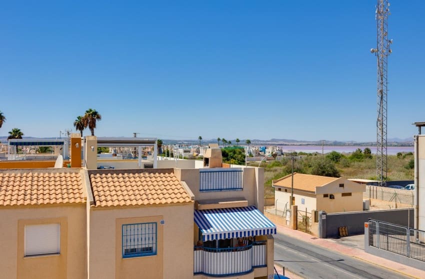 2 soverom Penthouse til salgs i El Limonar med svømmebasseng - € 150 000 (Ref: 9289759)