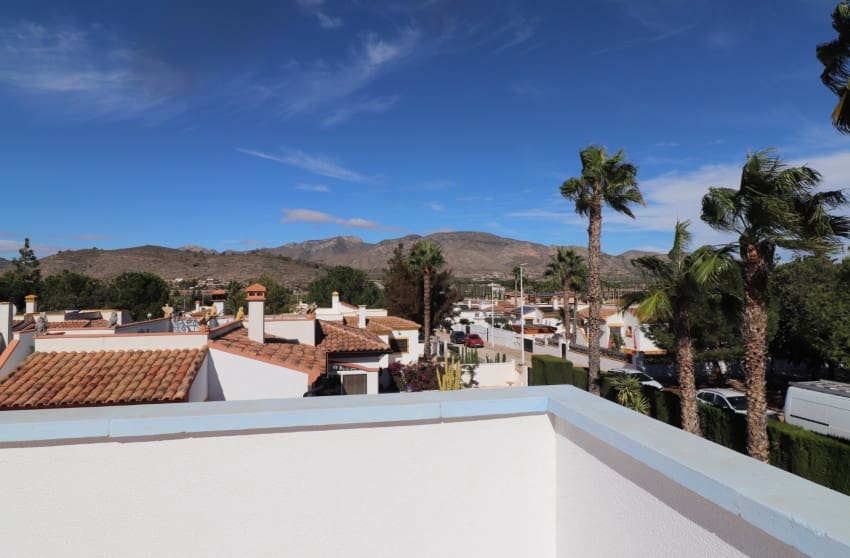 2 makuuhuone Huvila myytävänä paikassa Hondon de las Nieves mukana uima-altaan 
autotalli - 260 000 € (Ref: 9332665)