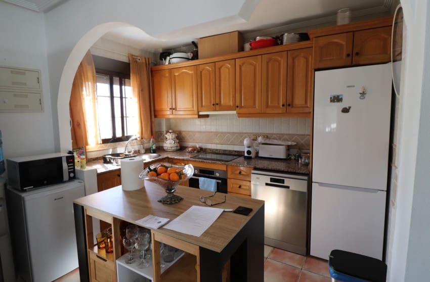 2 makuuhuone Huvila myytävänä paikassa Hondon de las Nieves mukana uima-altaan 
autotalli - 260 000 € (Ref: 9332665)