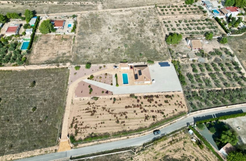 4 makuuhuone Huvila myytävänä paikassa Hondon de las Nieves mukana uima-altaan - 399 000 € (Ref: 9360505)