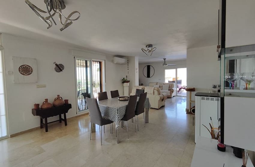 4 slaapkamer Villa te koop in Las Casicas met zwembad garage - € 309.000 (Ref: 9360507)
