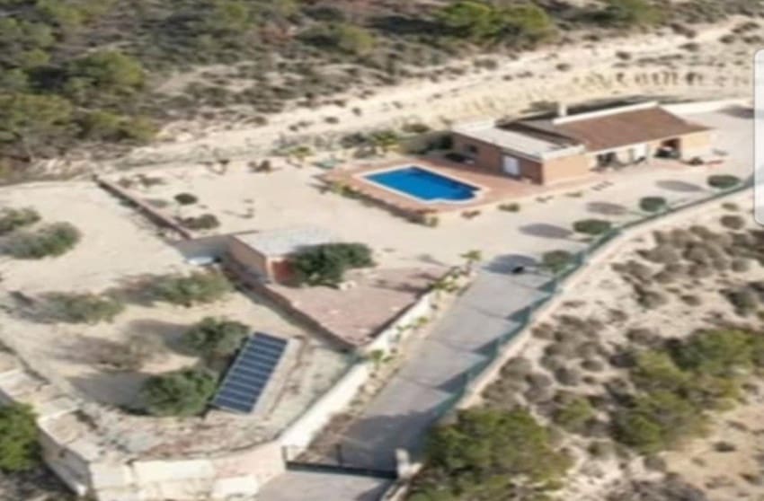 4 slaapkamer Villa te koop in Las Casicas met zwembad garage - € 309.000 (Ref: 9360507)