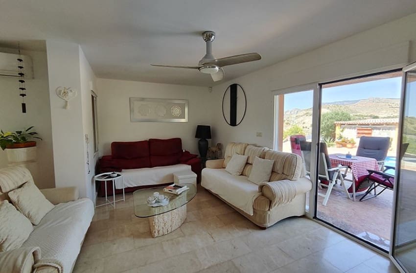 4 slaapkamer Villa te koop in Las Casicas met zwembad garage - € 309.000 (Ref: 9360507)