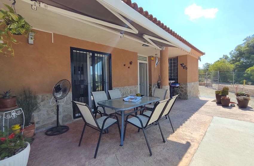 4 slaapkamer Villa te koop in Las Casicas met zwembad garage - € 309.000 (Ref: 9360507)