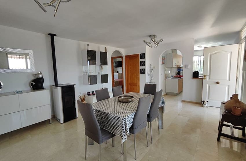 4 slaapkamer Villa te koop in Las Casicas met zwembad garage - € 309.000 (Ref: 9360507)