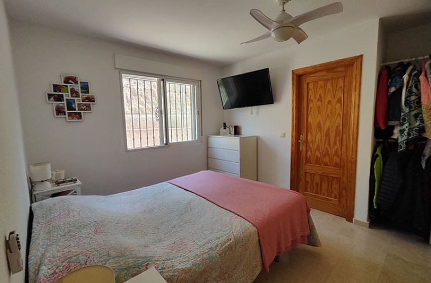 4 slaapkamer Villa te koop in Las Casicas met zwembad garage - € 309.000 (Ref: 9360507)