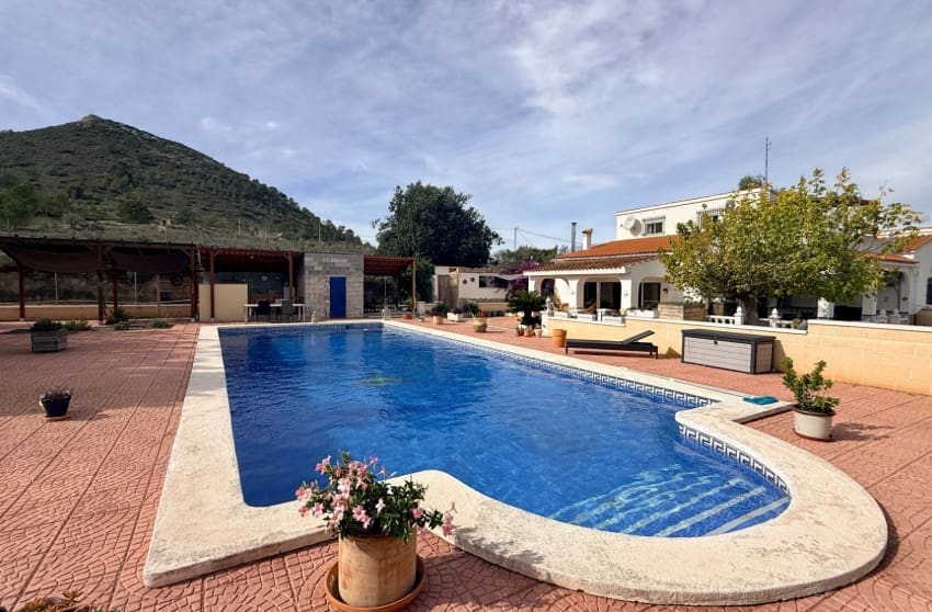4 slaapkamer Villa te koop in Hondon de los Frailes met zwembad - € 380.000 (Ref: 9360512)