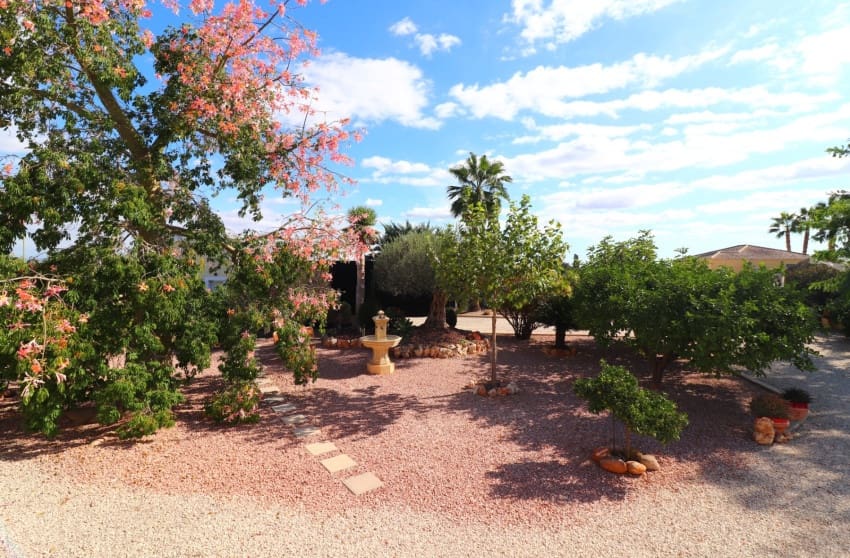 3 sypialnia Finka/Dom wiejski na sprzedaż w La Campaneta z basenem - 375 000 € (Ref: 9360513)