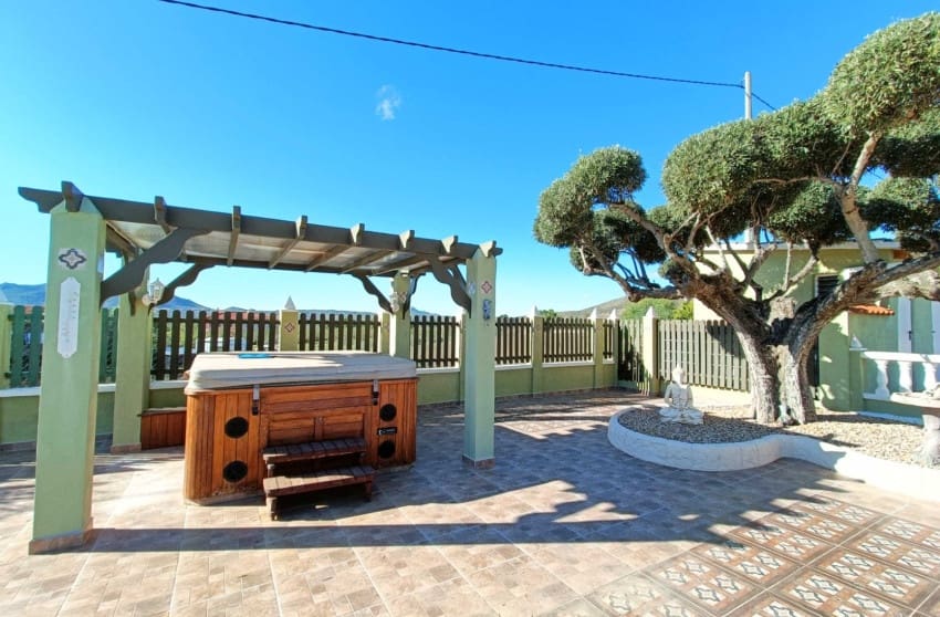 4 bedroom Villa for sale in Hondon de los Frailes with pool - € 299,950 (Ref: 9398001)