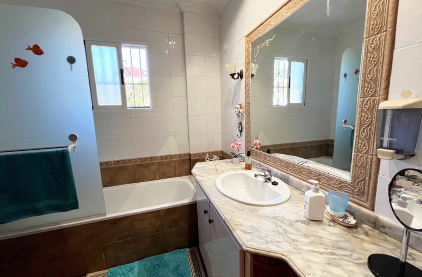 4 bedroom Villa for sale in Hondon de los Frailes with pool - € 299,950 (Ref: 9398001)