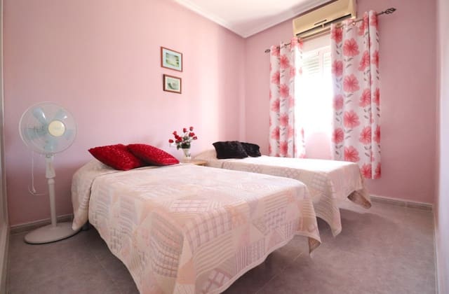 3 soveværelse Finca/Landehus til salg i Catral med swimmingpool - € 330.000 (Ref: 9426530)