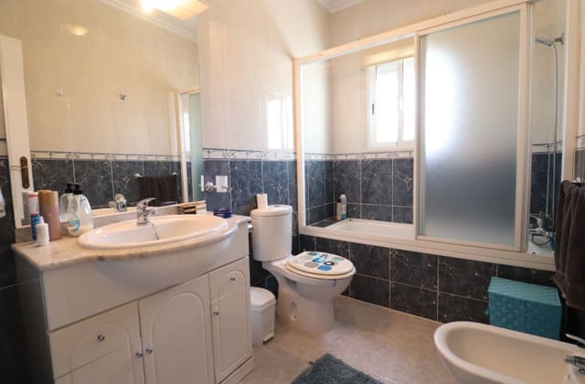 3 soveværelse Finca/Landehus til salg i Catral med swimmingpool - € 330.000 (Ref: 9426530)