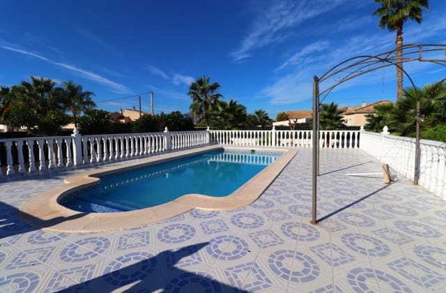 3 soveværelse Finca/Landehus til salg i Catral med swimmingpool - € 330.000 (Ref: 9426530)