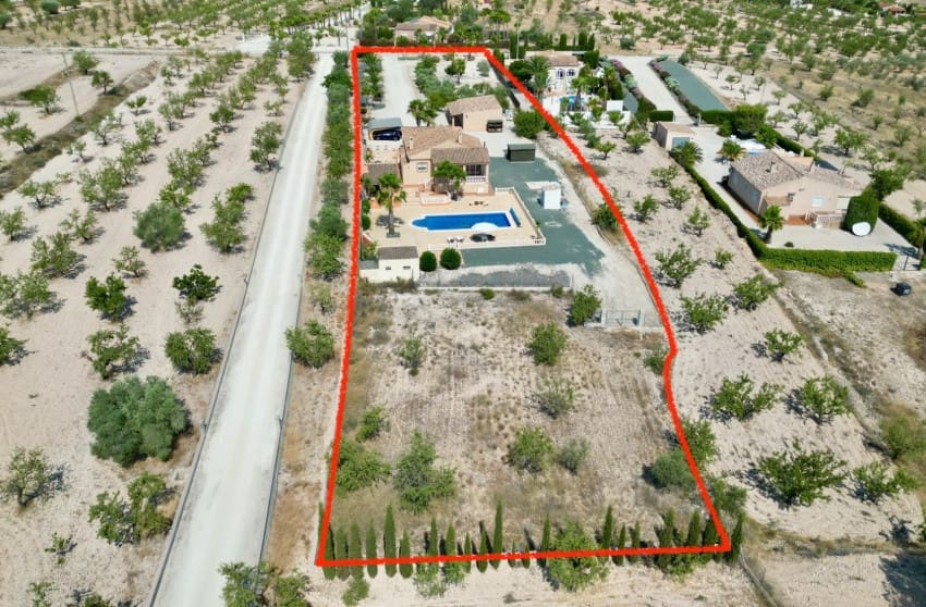 5 makuuhuone Huvila myytävänä paikassa Hondon de los Frailes mukana uima-altaan - 440 000 € (Ref: 9441259)