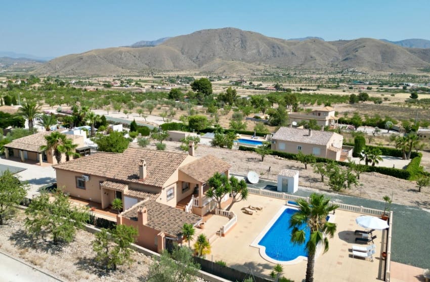 5 makuuhuone Huvila myytävänä paikassa Hondon de los Frailes mukana uima-altaan - 440 000 € (Ref: 9441259)