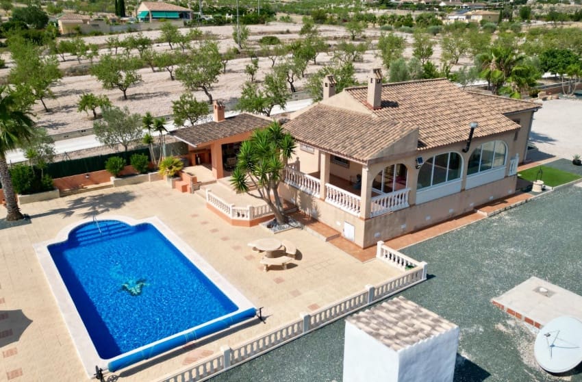 5 makuuhuone Huvila myytävänä paikassa Hondon de los Frailes mukana uima-altaan - 440 000 € (Ref: 9441259)