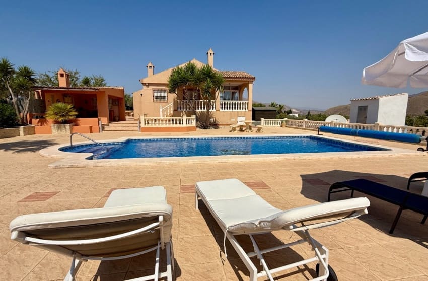 5 makuuhuone Huvila myytävänä paikassa Hondon de los Frailes mukana uima-altaan - 440 000 € (Ref: 9441259)