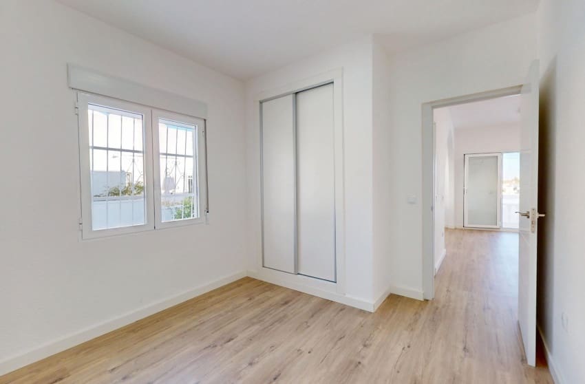 2 slaapkamer Bungalow te koop in Orihuela Costa met zwembad - € 199.000 (Ref: 9441261)