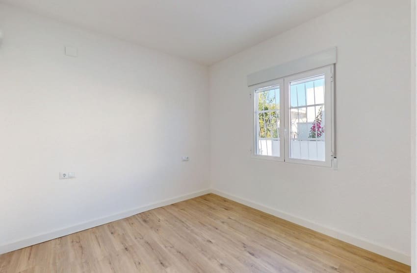 2 slaapkamer Bungalow te koop in Orihuela Costa met zwembad - € 199.000 (Ref: 9441261)