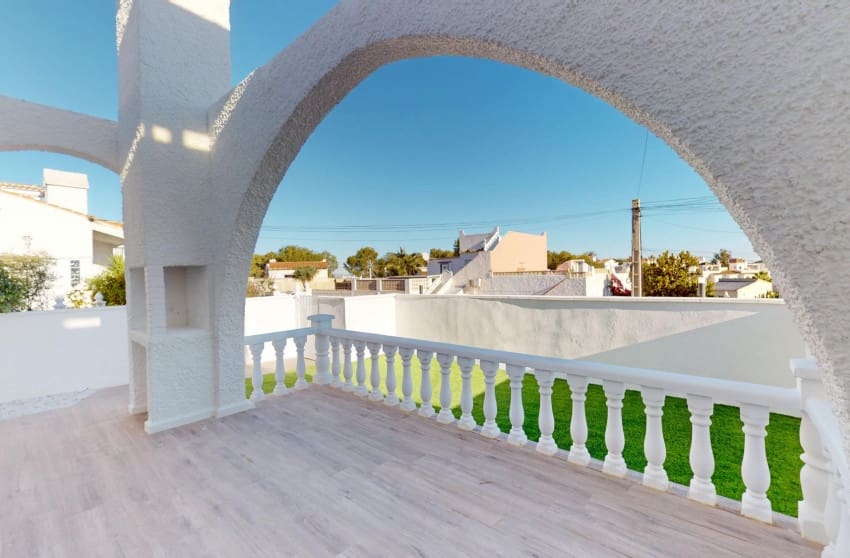 2 slaapkamer Bungalow te koop in Orihuela Costa met zwembad - € 199.000 (Ref: 9441261)