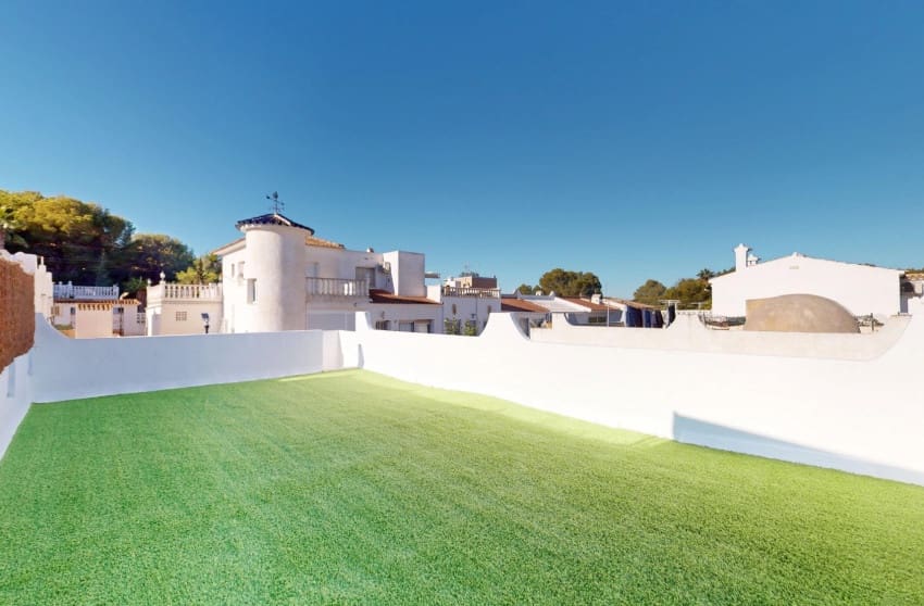 2 slaapkamer Bungalow te koop in Orihuela Costa met zwembad - € 199.000 (Ref: 9441261)