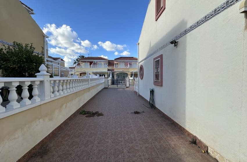 2 bedroom Townhouse for sale in Cabo Roig with pool - € 160,000 (Ref: 9460944)