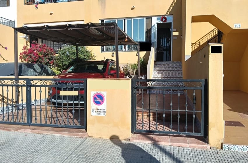 2 bedroom Apartment for sale in Los Montesinos with pool - € 169,900 (Ref: 9473641)