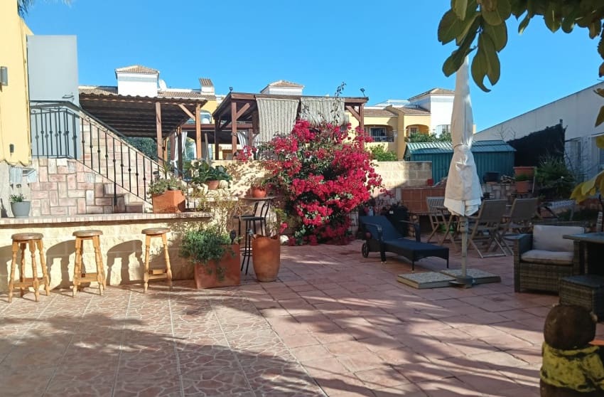 2 bedroom Apartment for sale in Los Montesinos with pool - € 169,900 (Ref: 9473641)