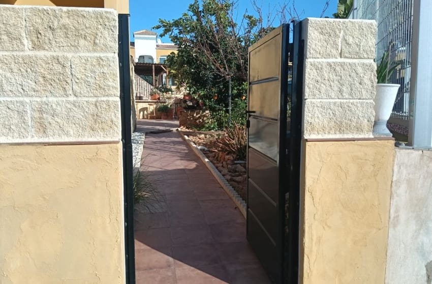 2 bedroom Apartment for sale in Los Montesinos with pool - € 169,900 (Ref: 9473641)