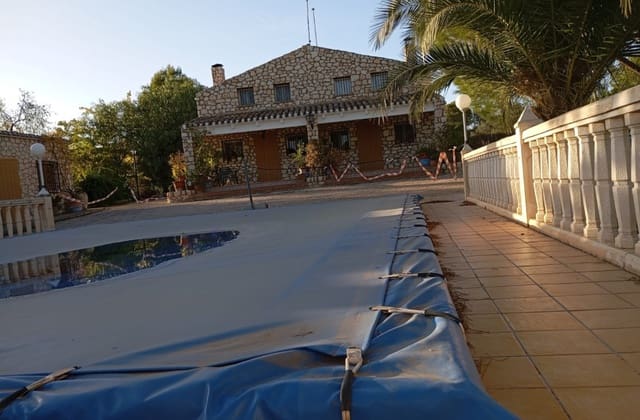 Finca/Casa Rural de 6 habitaciones en Yecla en venta con piscina garaje - 249.500 € (Ref: 9473643)