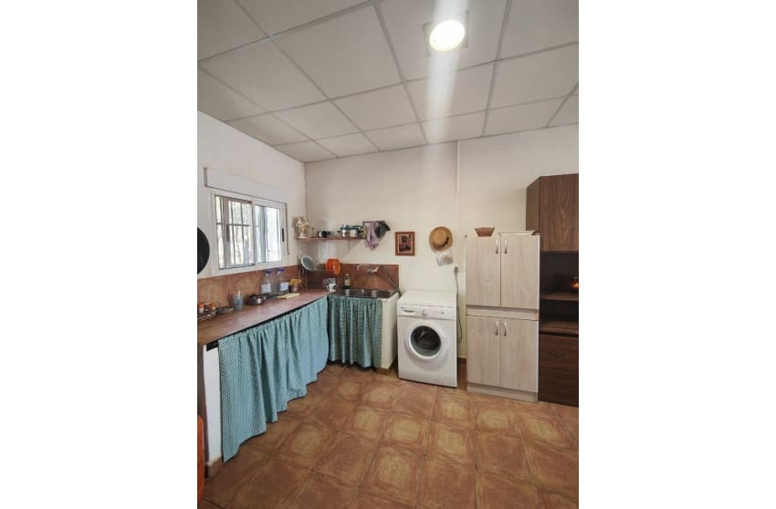 3 chambre Finca/Maison de Campagne à vendre à Yecla avec piscine garage - 210 000 € (Ref: 9473644)