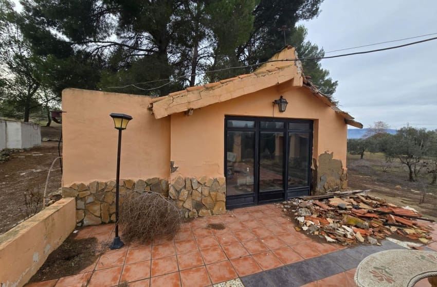 4 bedroom Villa for sale in Villena with pool - € 255,000 (Ref: 9506638)