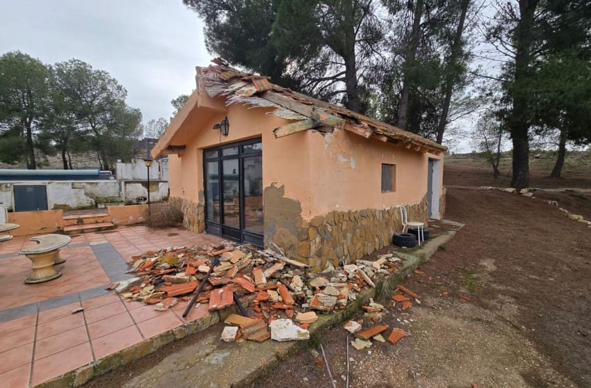 4 bedroom Villa for sale in Villena with pool - € 255,000 (Ref: 9506638)