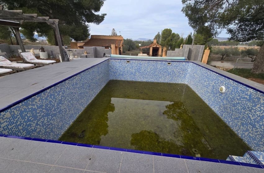 4 bedroom Villa for sale in Villena with pool - € 255,000 (Ref: 9506638)