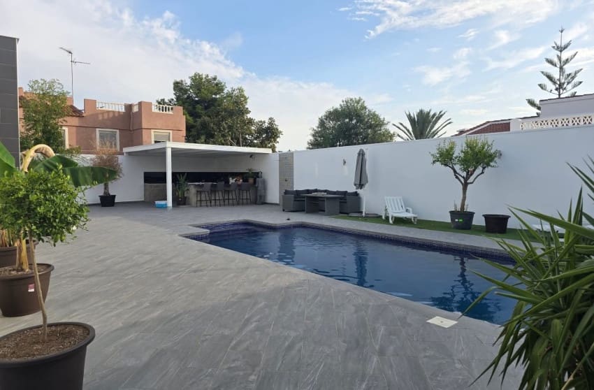 5 bedroom Villa for sale in Ciudad Quesada with pool - € 498,000 (Ref: 9506639)