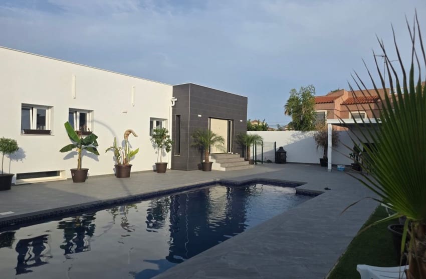 5 bedroom Villa for sale in Ciudad Quesada with pool - € 498,000 (Ref: 9506639)