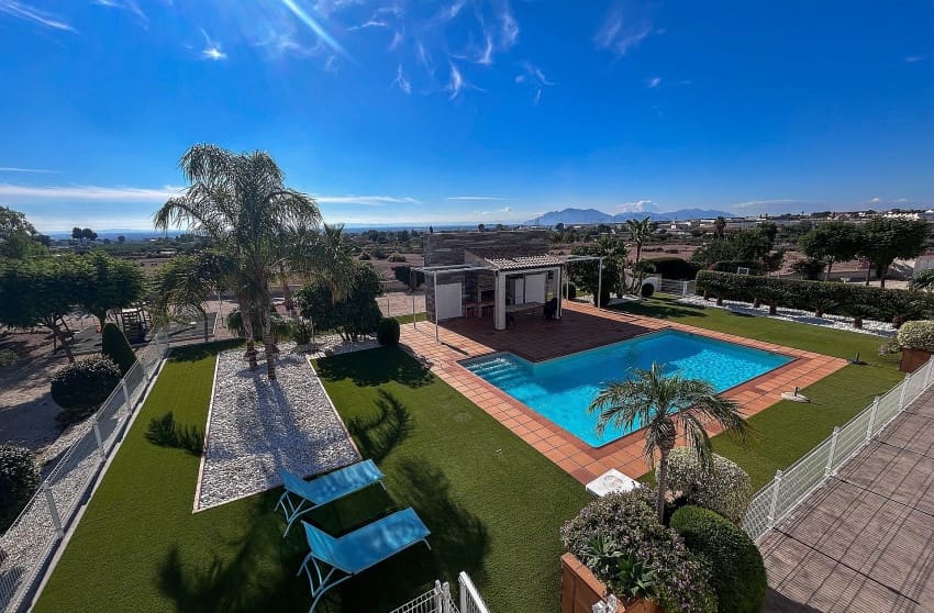 8 slaapkamer Villa te koop in Crevillente / Crevillent met zwembad - € 680.000 (Ref: 9536474)