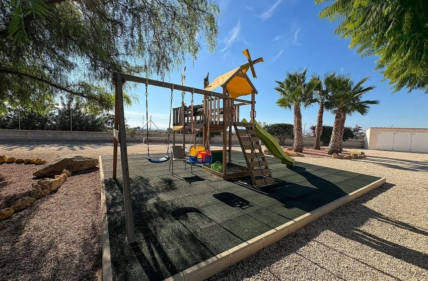 8 slaapkamer Villa te koop in Crevillente / Crevillent met zwembad - € 680.000 (Ref: 9536474)