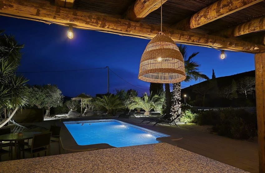 5 makuuhuone Huvila myytävänä paikassa Pinoso mukana uima-altaan - 425 000 € (Ref: 9536477)