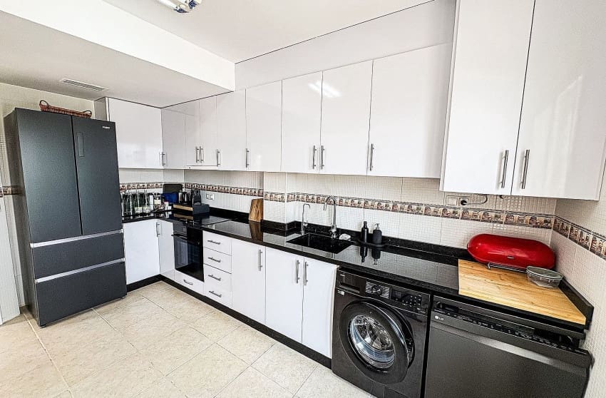 5 makuuhuone Huvila myytävänä paikassa Pinoso mukana uima-altaan - 425 000 € (Ref: 9536477)