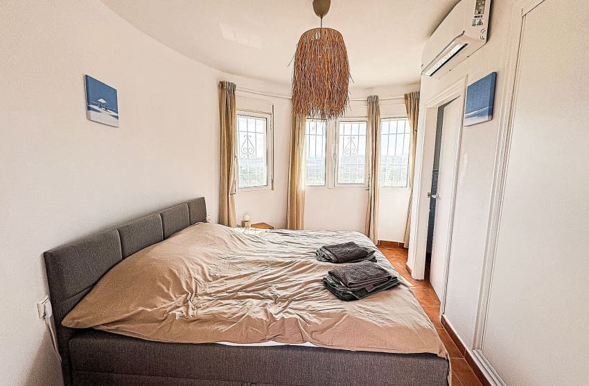 5 makuuhuone Huvila myytävänä paikassa Pinoso mukana uima-altaan - 425 000 € (Ref: 9536477)